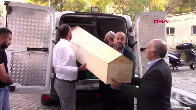 Cenaze töreninde sözün bittiği yer: 6 aylık bebek babasıyla aynı tabutta Cenaze töreninde sözün bittiği yer: 6 aylık bebek babasıyla aynı tabutta