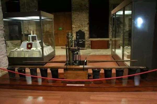 Sultan ıı. abdülhamid'in faytonu ziyaretçilerin ilgi odağı Sultan ıı. abdülhamid'in faytonu ziyaretçilerin ilgi odağı