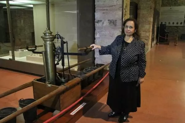 Sultan ıı. abdülhamid'in faytonu ziyaretçilerin ilgi odağı Sultan ıı. abdülhamid'in faytonu ziyaretçilerin ilgi odağı