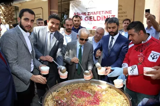 Üniversite öğrencilerine aşure ikramı Üniversite öğrencilerine aşure ikramı