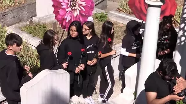 Zeki Müren vefatının 23. yılında kabri başında anıldı - BURSA
