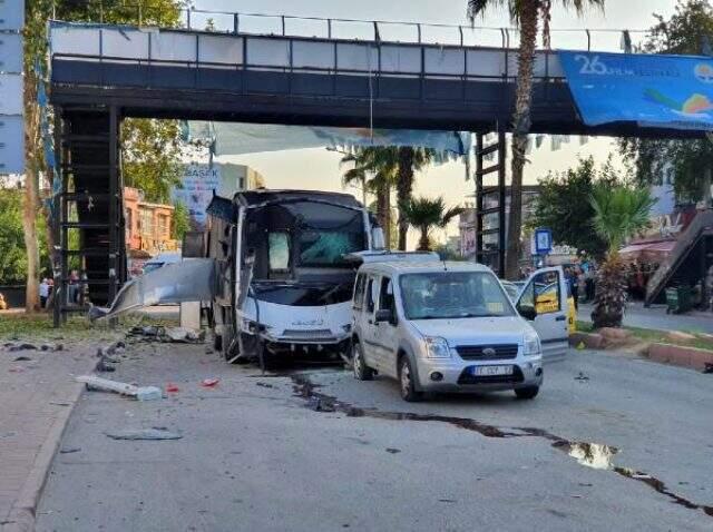 Adana'da çevik güç polisine hücum sonrası olay yerinden evvel görüntüler