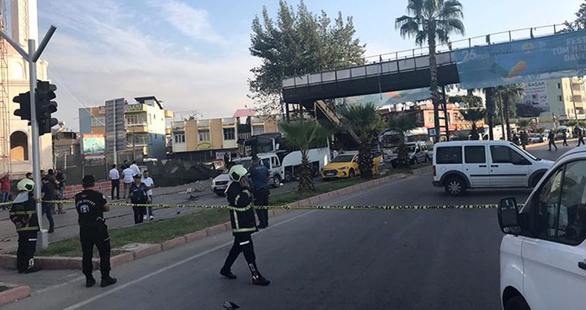 Adana'da polis aracına düzenlenen bombalı saldırı anı kamerada