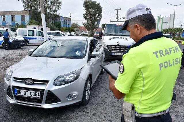 Araç içinde sigara cezası kesilen sürücüden tepki
