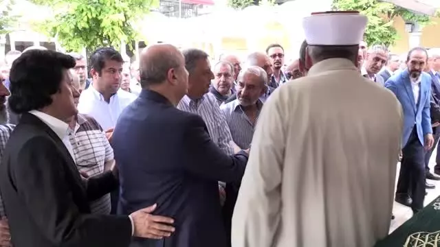 BDDK Başkanı Akben'in annesinin cenazesi toprağa verildi BDDK Başkanı Akben'in annesinin cenazesi toprağa verildi