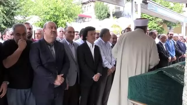BDDK Başkanı Akben'in annesinin cenazesi toprağa verildi BDDK Başkanı Akben'in annesinin cenazesi toprağa verildi