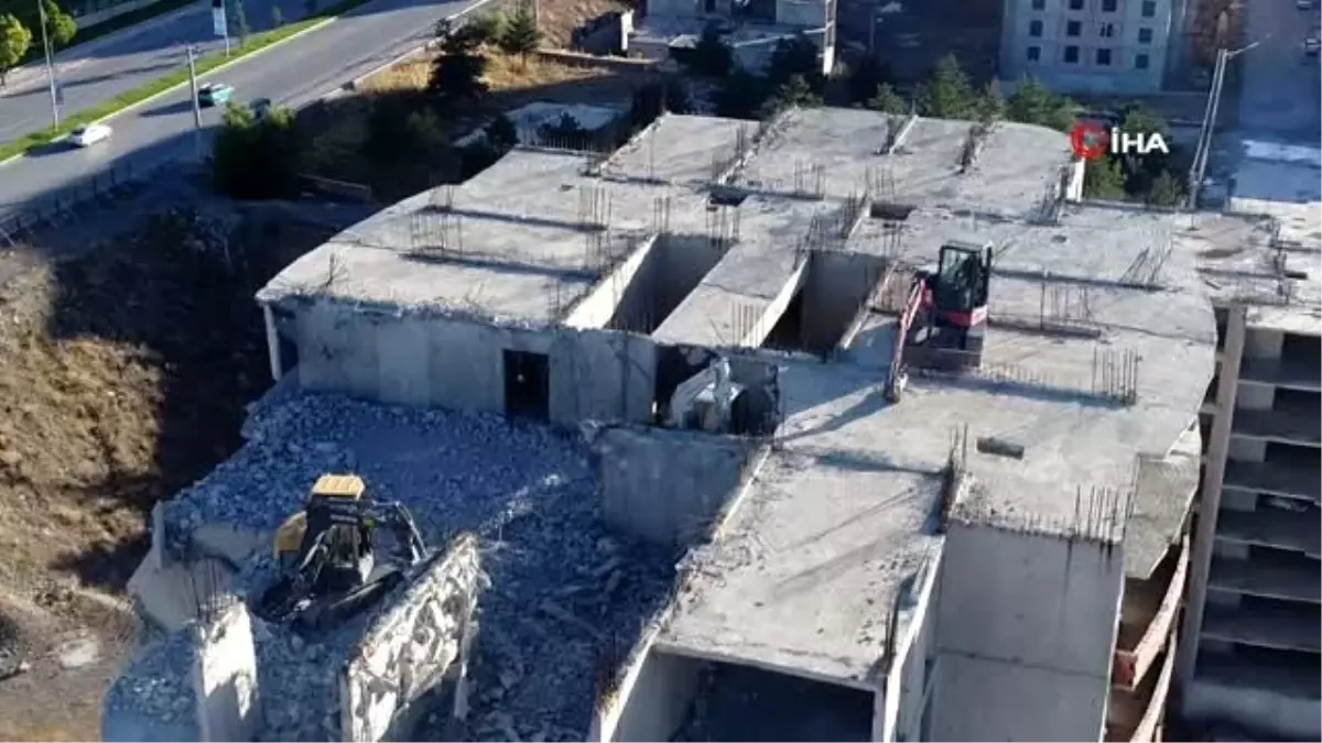 Binlerce kişiyi mağdur eden 'intihar binaları' yıkılıyor