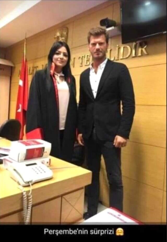 Ciciş Esra Ersoy, hakimle resim çektirdiği amaciyla tenkitlen Kıvanç Tatlıtuğ'a destek oldu