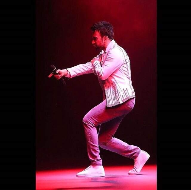 Dansları ve performansıyla Harbiye'ye damga vuran Tarkan'ın konserinden muhteşem kareler
