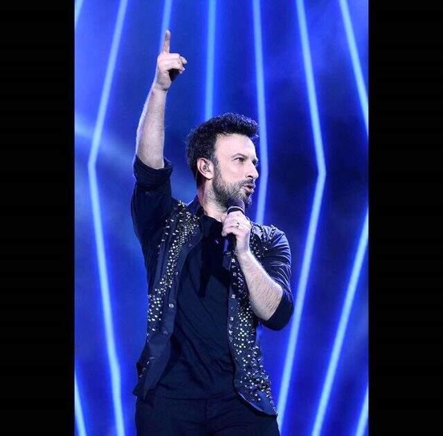 Dansları ve performansıyla Harbiye'ye damga vuran Tarkan'ın konserinden muhteşem kareler