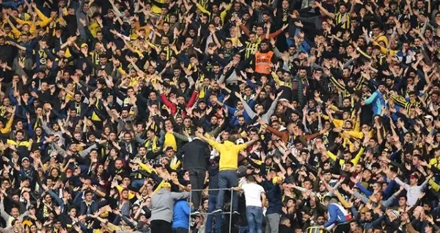 Fenerbahçeli taraftarlardan derbi biletlerine yoğun talep