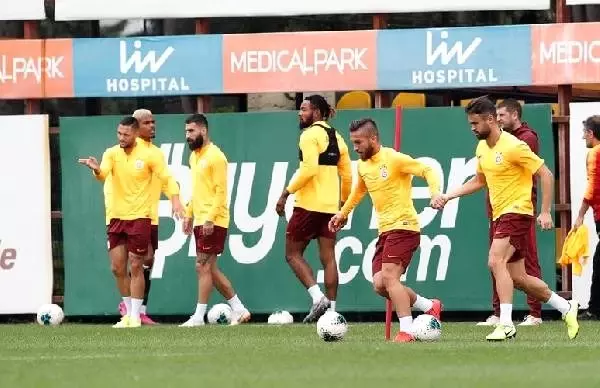 Galatasaray'da Radamel Falcao, derbi öncesi takımdan ayrı çalıştı! Galatasaray'da Radamel Falcao, derbi öncesi takımdan ayrı çalıştı!