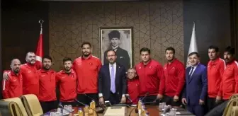 Musa Aydın: Gençlik ve spor bakanı mehmet muharrem kasapoğlu milli güreşçileri kabul etti Musa Aydın: Gençlik ve spor bakanı mehmet muharrem kasapoğlu milli güreşçileri kabul etti