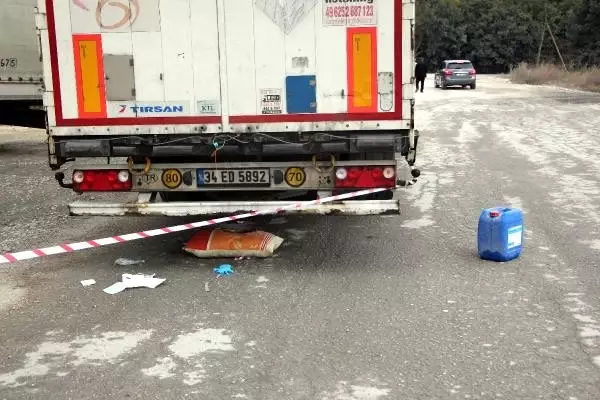 Geri manevra yapan tır'ın çarpmasıyla yaralandı Geri manevra yapan tır'ın çarpmasıyla yaralandı