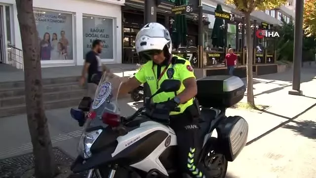 Gündüz polis, gece ressam Gündüz polis, gece ressam