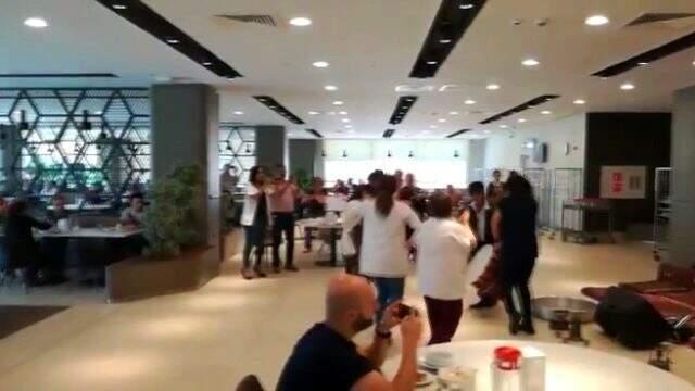 Komedyen Şahan Gökbakar, hastanede sıra gecesi düzenlenmesine sitem etti
