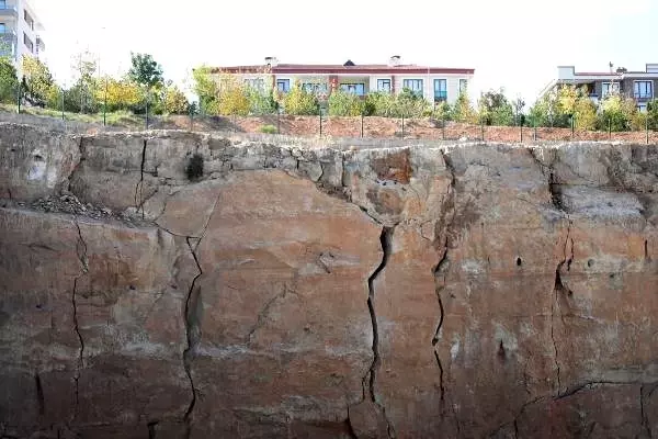 Konya'da 6 büyüklüğündeki deprem yıkıma neden olur Konya'da 6 büyüklüğündeki deprem yıkıma neden olur