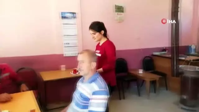 KPSS 84.'sü genç kız, babasının sanayideki çay ocağında çalışıyor KPSS 84.'sü genç kız, babasının sanayideki çay ocağında çalışıyor