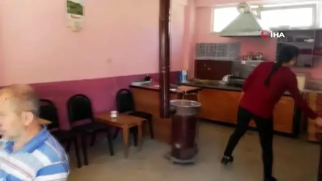 KPSS 84.'sü genç kız, babasının sanayideki çay ocağında çalışıyor KPSS 84.'sü genç kız, babasının sanayideki çay ocağında çalışıyor