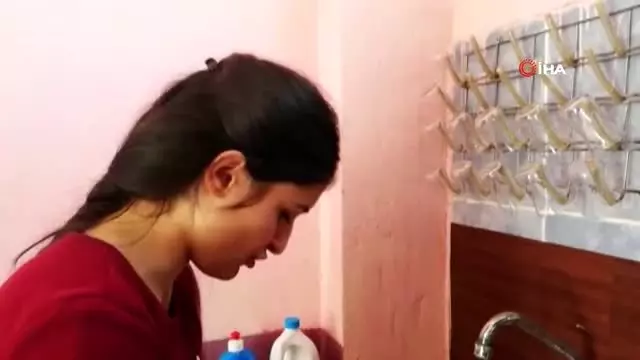 KPSS 84.'sü genç kız, babasının sanayideki çay ocağında çalışıyor KPSS 84.'sü genç kız, babasının sanayideki çay ocağında çalışıyor