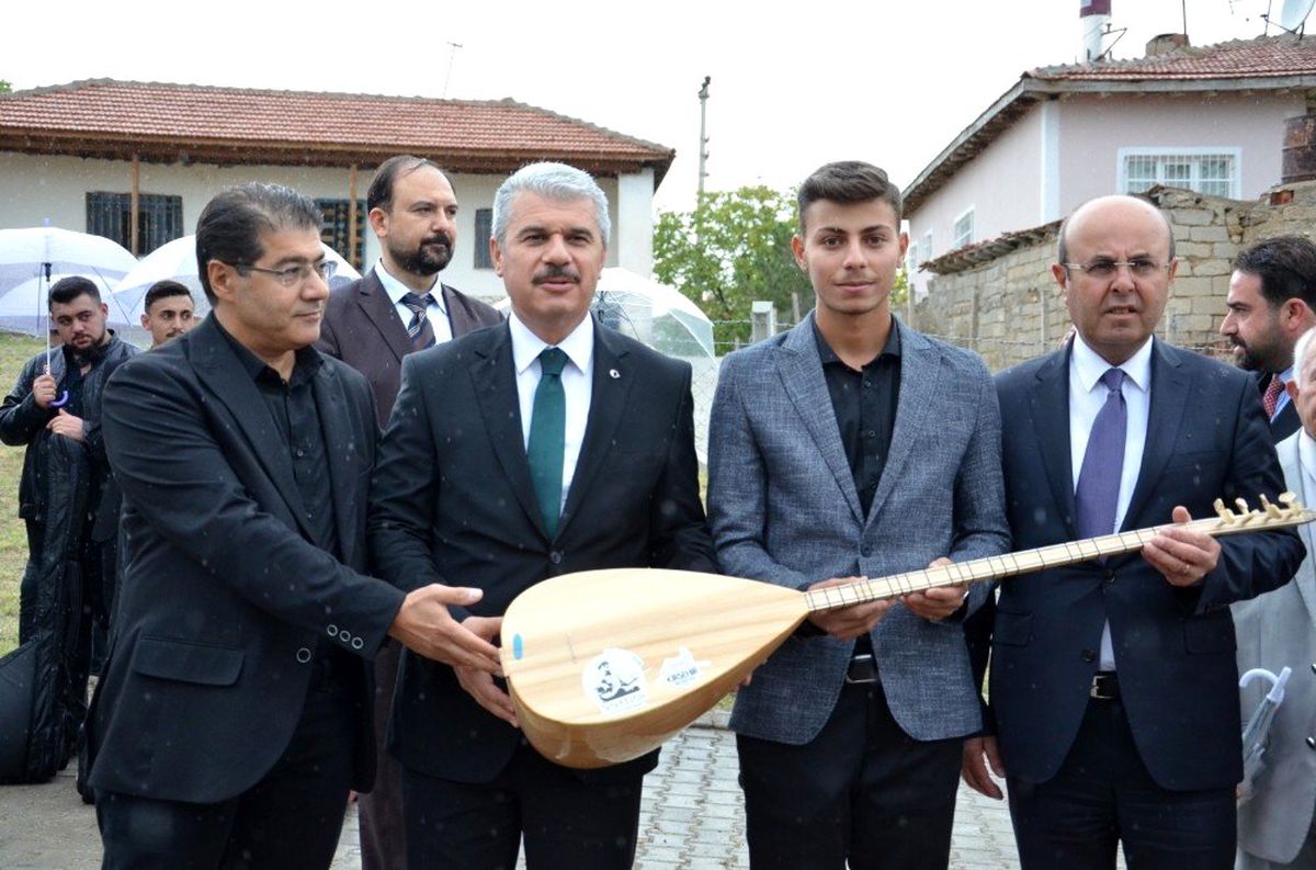 Neşet Ertaş'ın oğlu Hüseyin Ertaş: 'Ne yaparsan yap, işini aşk ile yap'