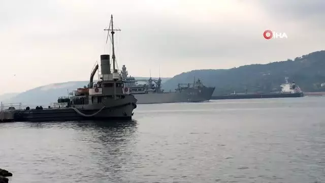 Nusret Mayın gemisi, TCG Alemdar gemisini boğaz geçişinde böyle selamladı Nusret Mayın gemisi, TCG Alemdar gemisini boğaz geçişinde böyle selamladı