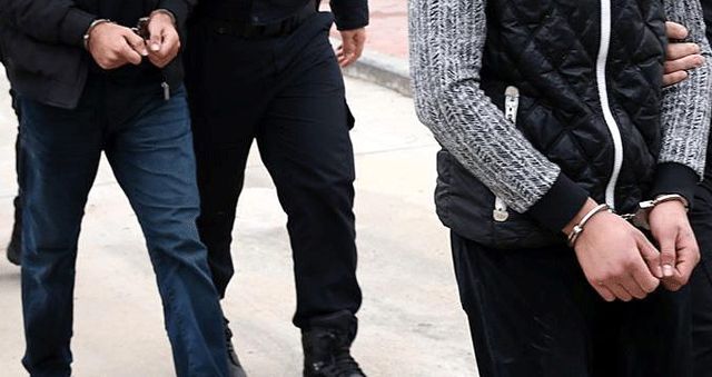 Organize suç örgütüne yönelik düzenlenen operasyonda 3'ü polis 14 şahıs tutuklandı