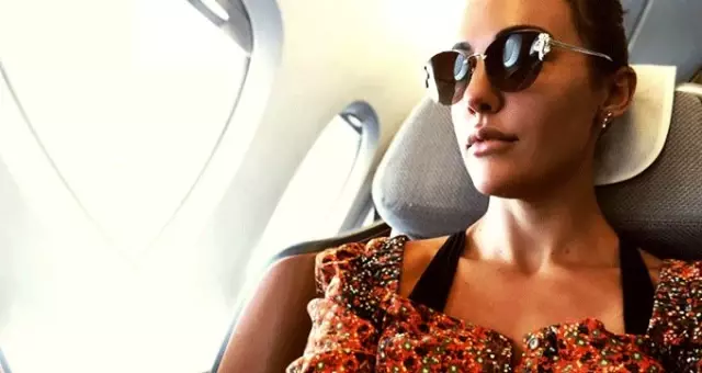 Oyuncu Meryem Uzerli, Adana'ya gelmek amaciyla bindiği uçakta fenalaştı