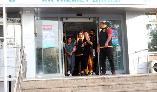3 ayrı hırsızlıktan yakalanan kadınlar kahkahalar atarak adliyeye götürüldüler