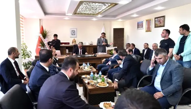 Ahlat Esnaf ve Sanatkarlar Odasının yeni hizmet binası açıldı Ahlat Esnaf ve Sanatkarlar Odasının yeni hizmet binası açıldı
