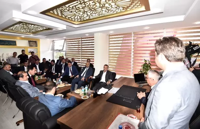 Ahlat Esnaf ve Sanatkarlar Odasının yeni hizmet binası açıldı Ahlat Esnaf ve Sanatkarlar Odasının yeni hizmet binası açıldı