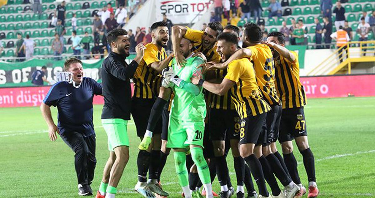 Bayburt Özel İdarespor, Akhisarspor'u kupada saf dışı bıraktı!