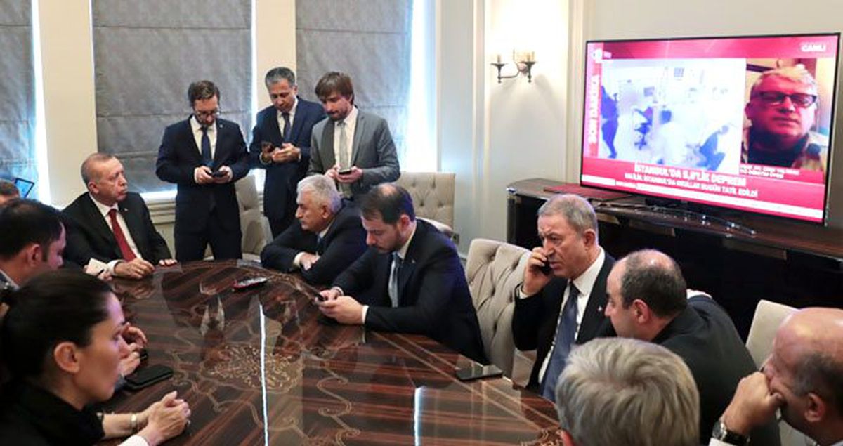 Cumhurbaşkanı Erdoğan deprem haberlerini televizyondan takip etti