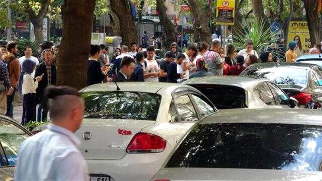 Deprem sonrası İstanbul'da trafik yoğunluğu oluştu