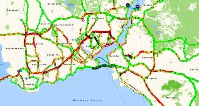 Deprem sonrası İstanbul'da trafik yoğunluğu oluştu