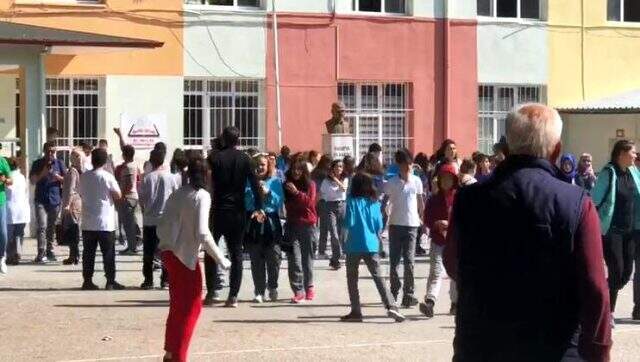 Depreme ait kamera görüntüleri ortaya çıktı! Vatandaşlar büyük panik yaşadı
