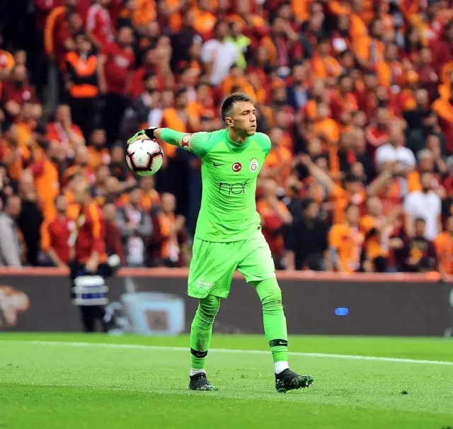 Fenerbahçe derbisinin en deneyimlisi Muslera Fenerbahçe derbisinin en deneyimlisi Muslera