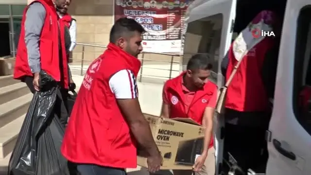 Gençlerin 'iyilik ağacı' kitap açtı Gençlerin 'iyilik ağacı' kitap açtı