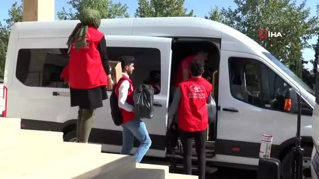 Gençlerin 'iyilik ağacı' kitap açtı Gençlerin 'iyilik ağacı' kitap açtı