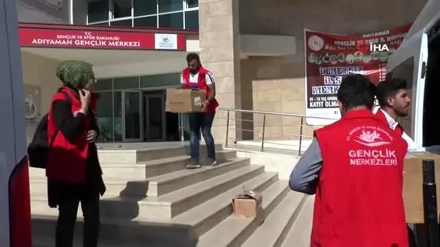 Gençlerin 'iyilik ağacı' kitap açtı Gençlerin 'iyilik ağacı' kitap açtı
