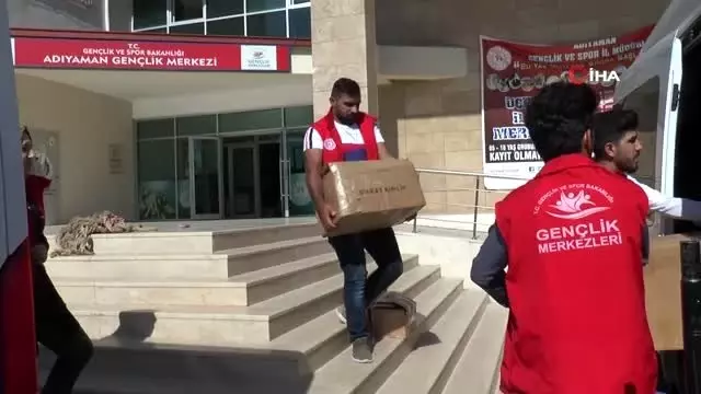 Gençlerin 'iyilik ağacı' kitap açtı Gençlerin 'iyilik ağacı' kitap açtı