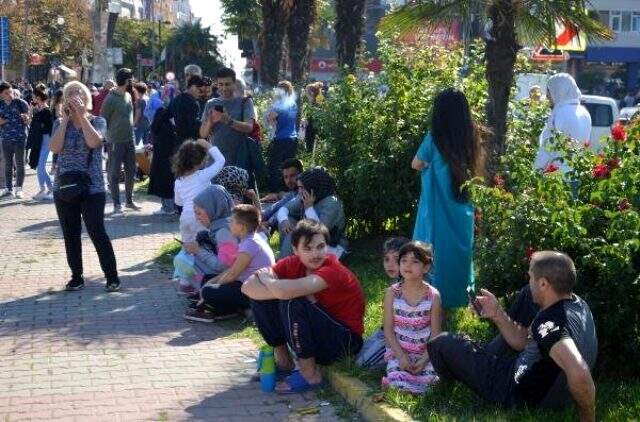 İstanbul Avcılar'da deprem sırasında 2 kişi camdan atladı