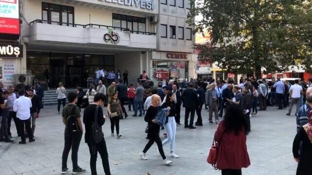 İstanbul'daki 5.8 büyüklüğündeki depremin ardından 15 artçı sarsıntı yaşandı