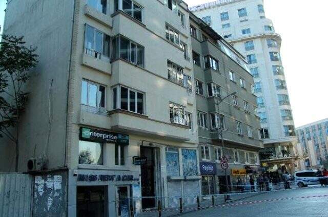 İstanbul'daki depremde Bakırköy Adliyesi'nin duvarları çatladı