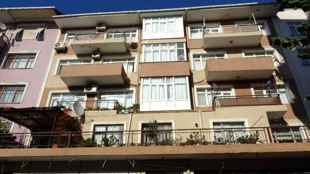İstanbul'daki depremde Bakırköy Adliyesi'nin duvarları çatladı