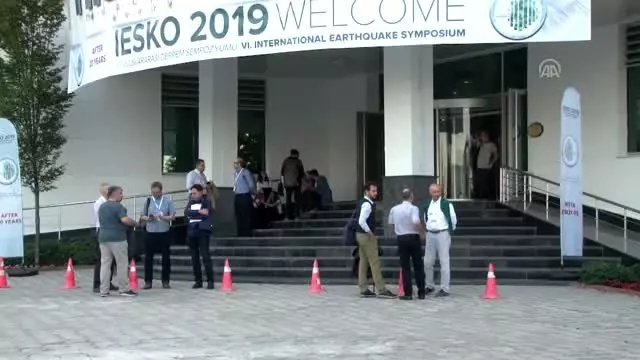 İtalyan yer bilimci sunum yaparken depreme yakalandı - Prof. Dr. Dario Albarello İtalyan yer bilimci sunum yaparken depreme yakalandı - Prof. Dr. Dario Albarello