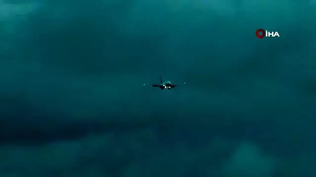 Kuleden pilotlara 'deprem' uyarısı Kuleden pilotlara 'deprem' uyarısı
