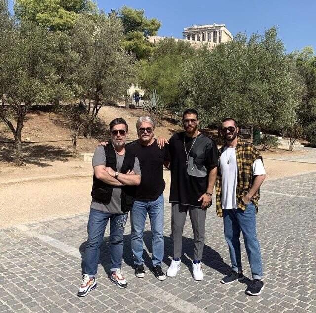 Oyuncu Can Yaman, Yunan bayrağının önünde orta parmak hareketi yaptı