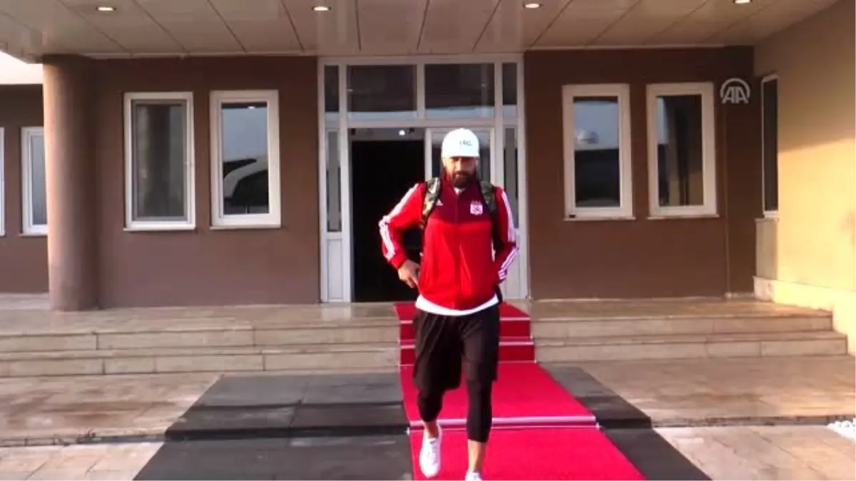 Sivasspor kafilesi Antalya'ya gitti