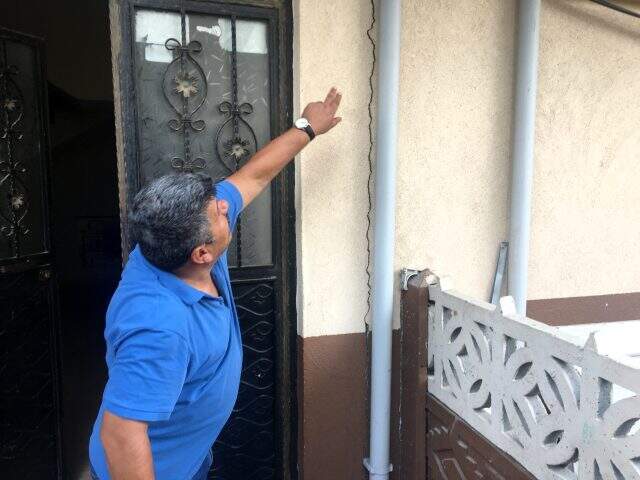 Tekirdağ'da bir binada deprem dolayısıyla boydan boya çatlaklar oluştu